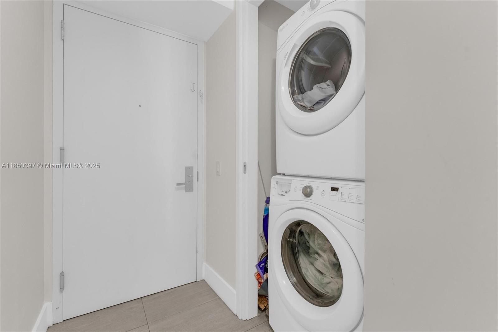 1300 Brickell Bay Drive, Unit 2511 Miami, FL 33131 - Photo 17 of 30 a utility room with dryer and washer