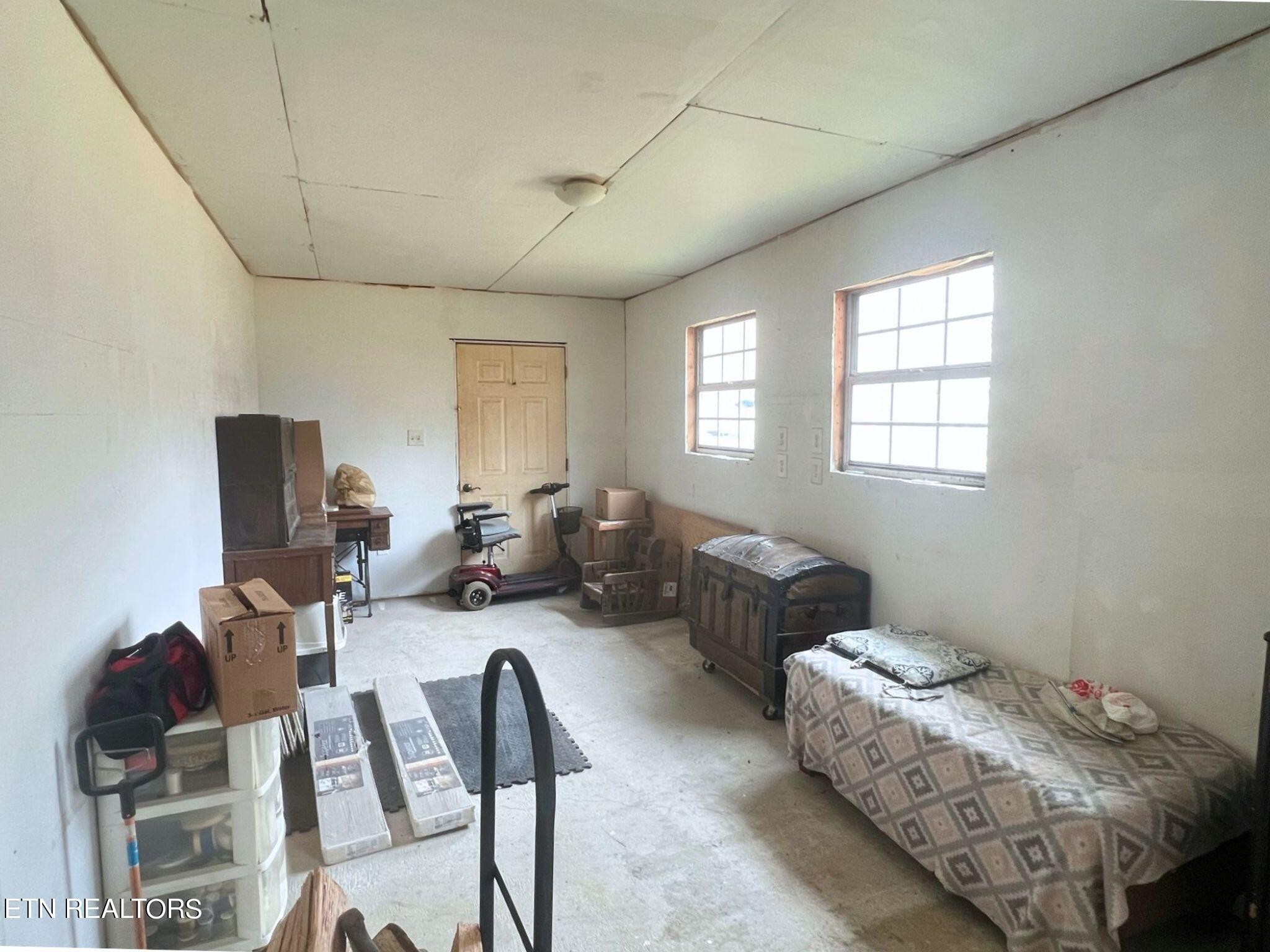 109 Nelson Road Lancing, TN 37770 - Photo 15 of 30 a living room with furniture and a window