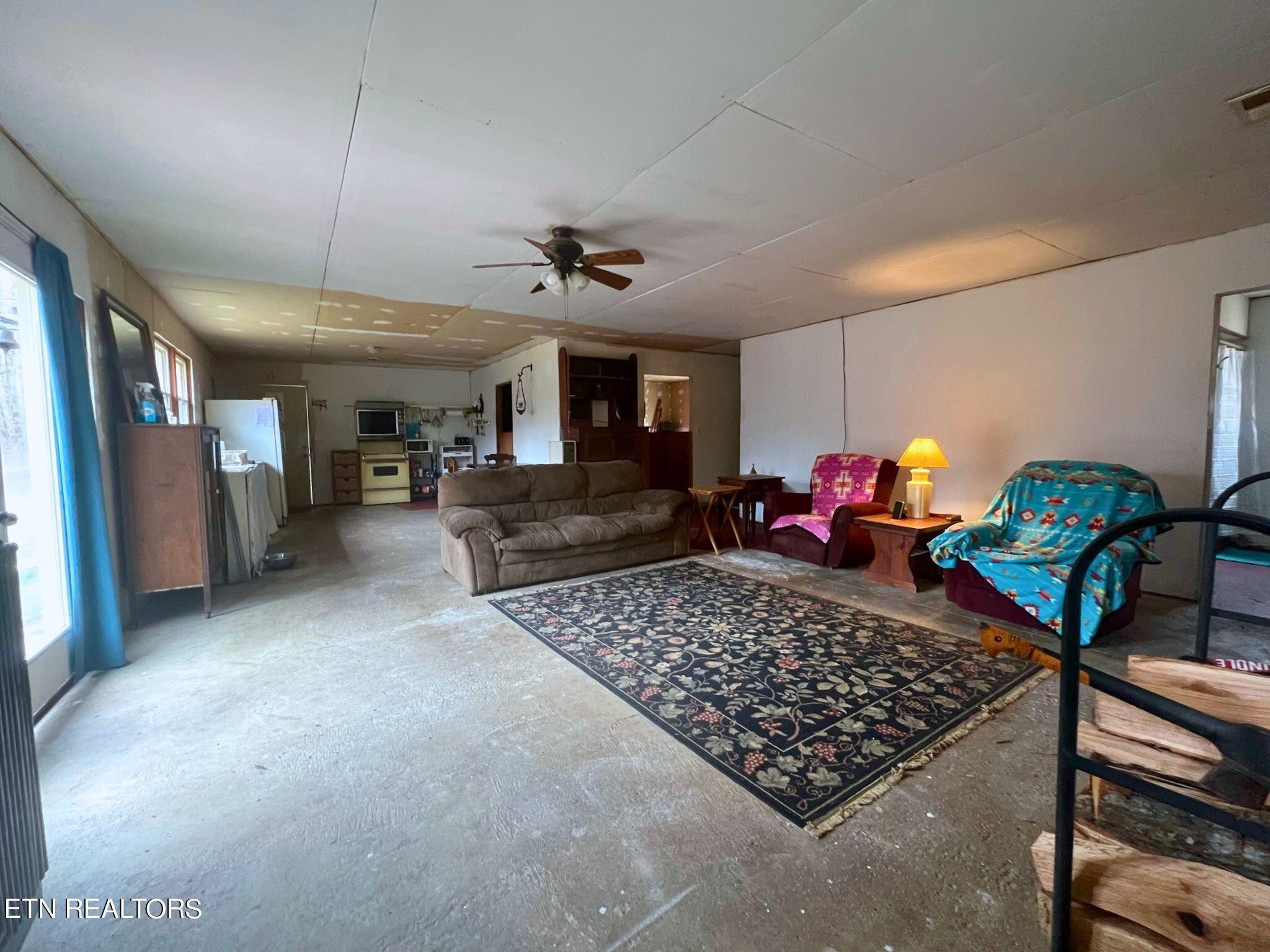 109 Nelson Road Lancing, TN 37770 - Photo 9 of 30 a living room with furniture and a rug