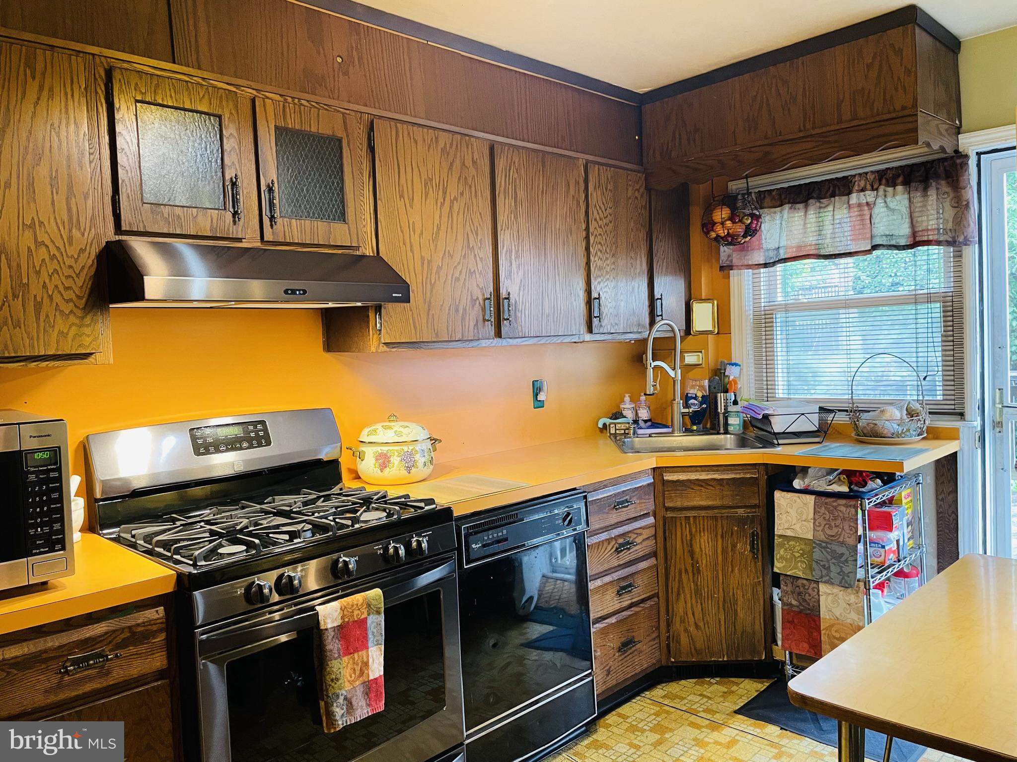 1650 Hartsdale Road Baltimore, MD 21239 - Photo 17 of 33 Kitchen