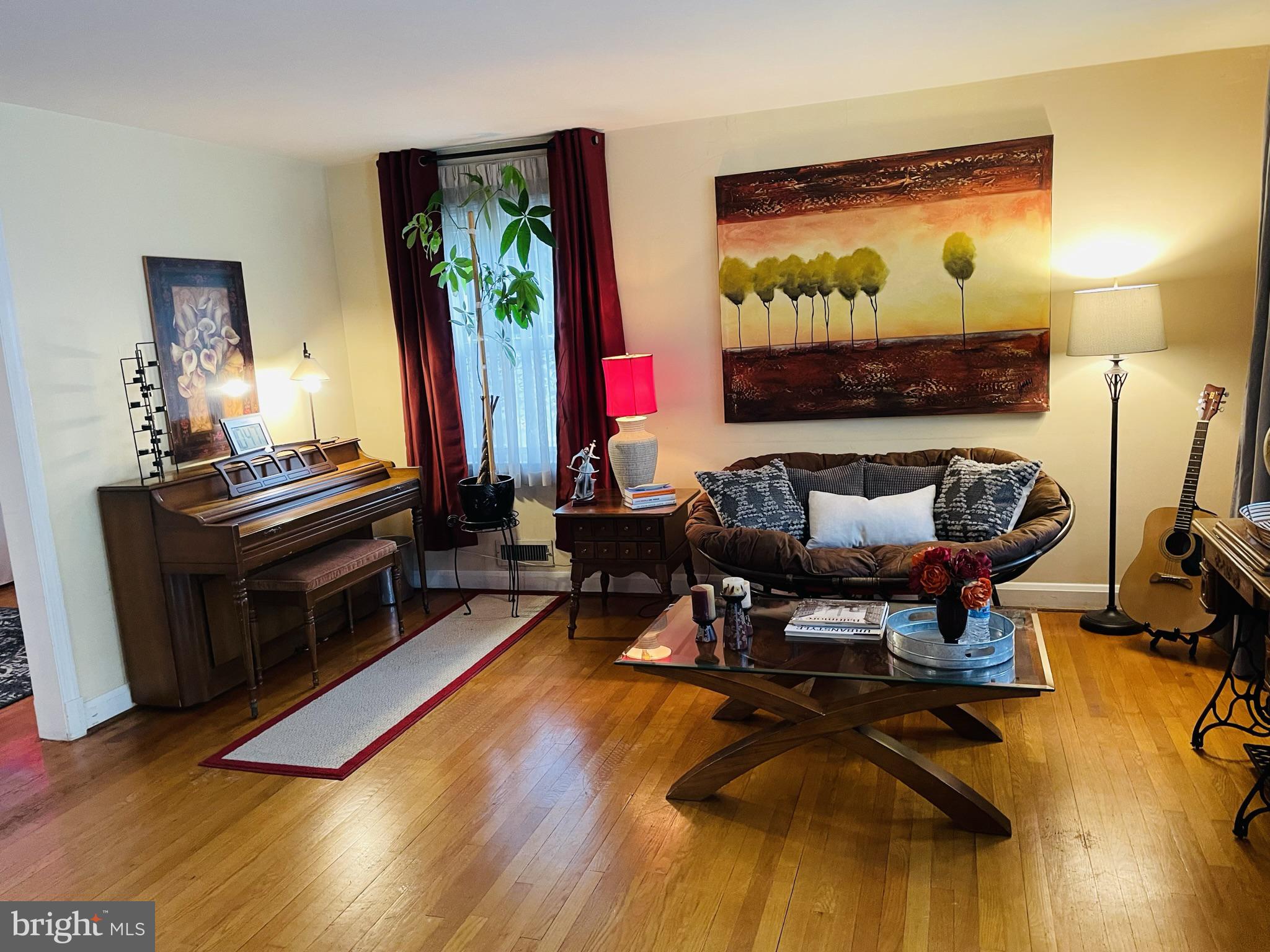 1650 Hartsdale Road Baltimore, MD 21239 - Photo 10 of 33 Livingroom