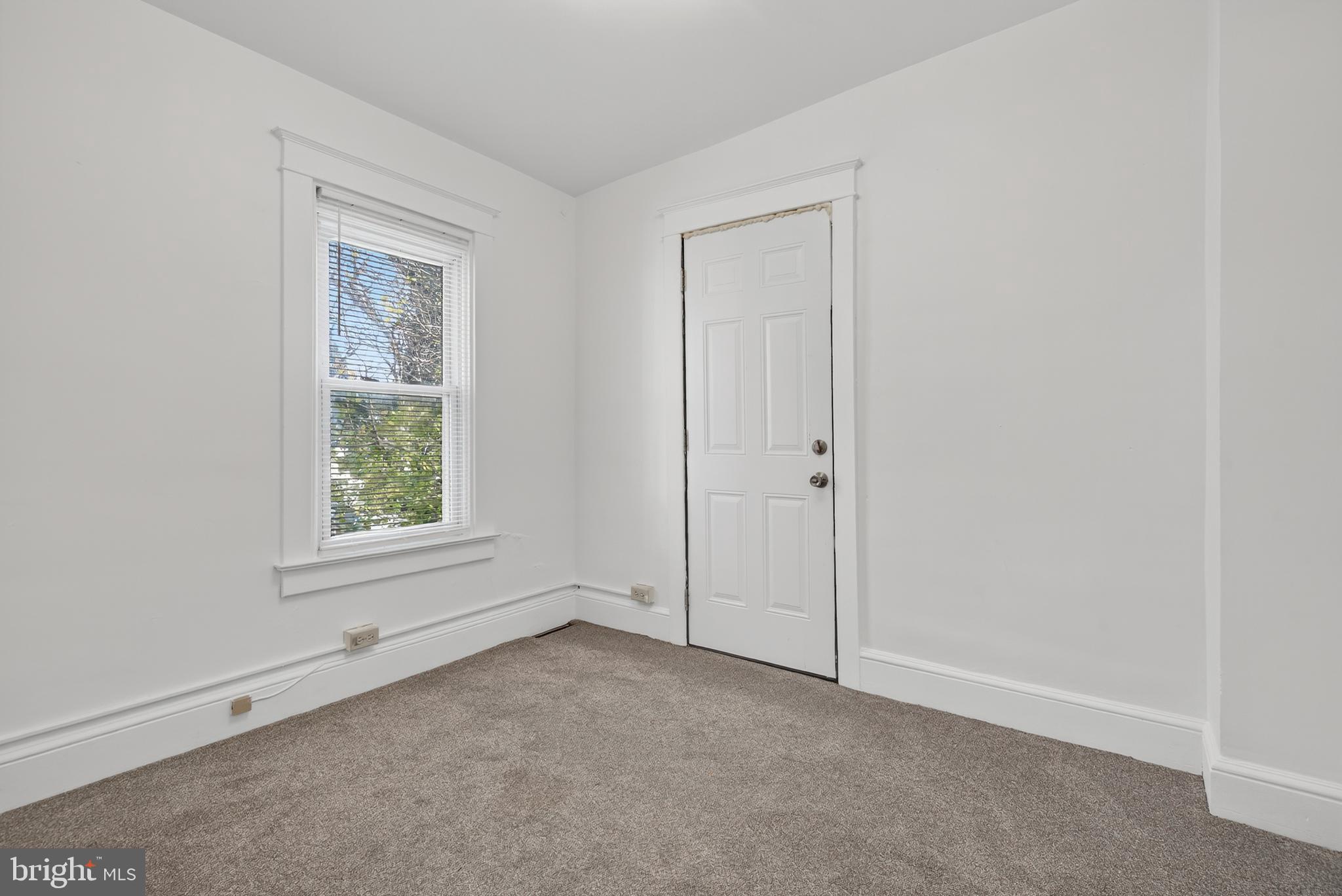 724 York Street York, PA 17403 - Photo 24 of 28 an empty room with windows