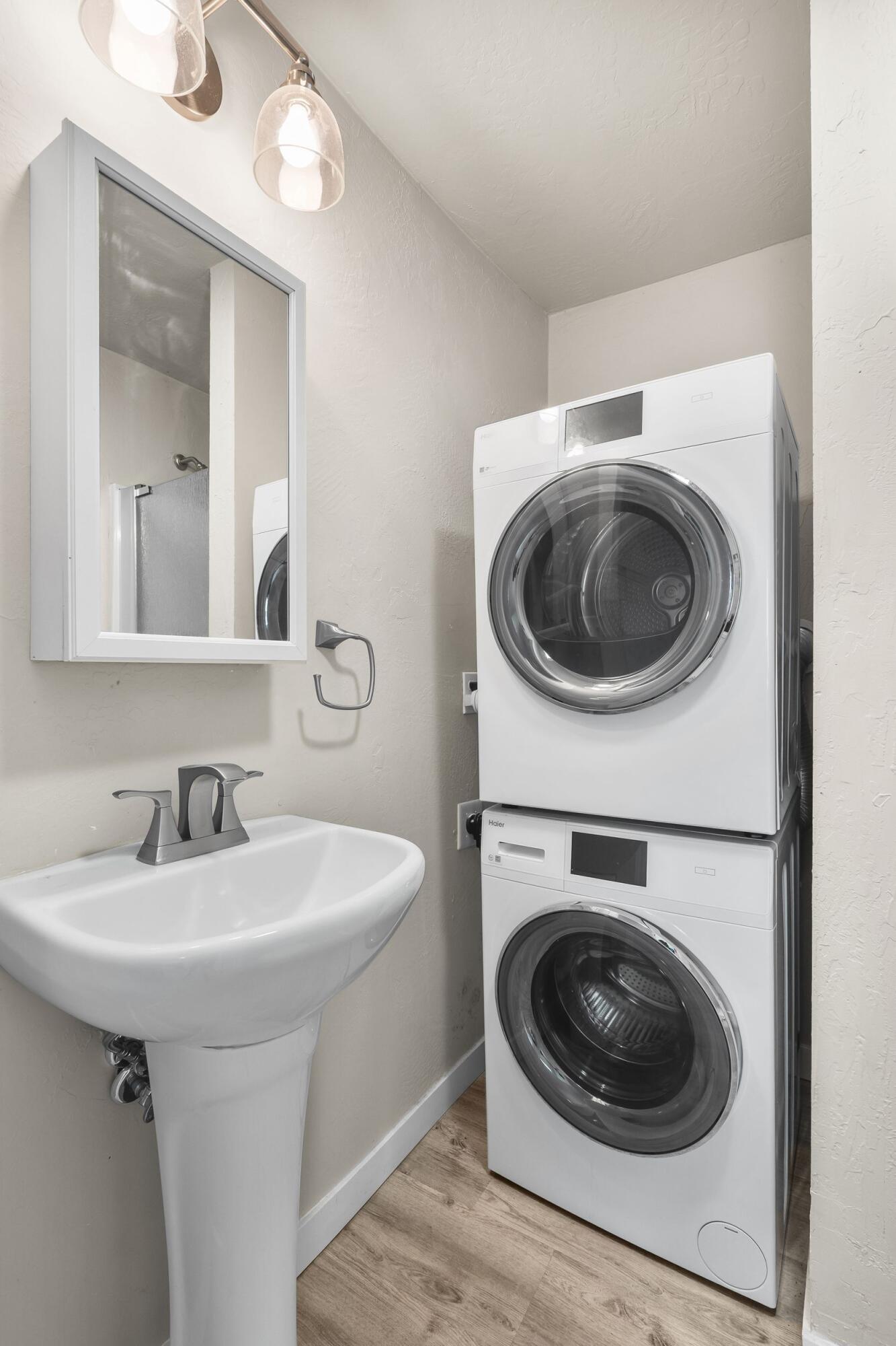 5660 West Reighmoor Road Omro, WI 54963 - Photo 18 of 43 Full Bath 2 with Laundry