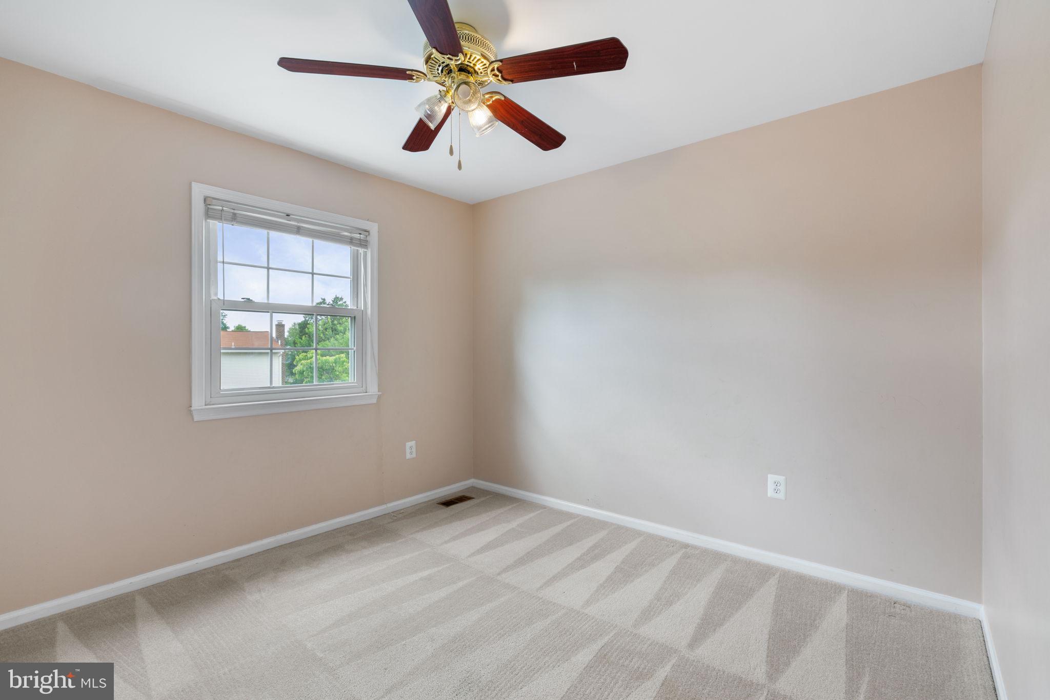 4084 Braxton Road Chantilly, VA 20151 - Photo 27 of 46 Bedroom