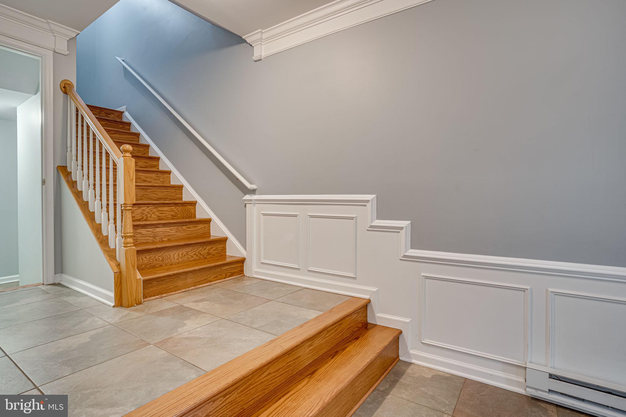 6321 Eagle Ridge Lane, Unit B Alexandria, VA 22312 - Photo 5 of 39 a view of entryway and hall