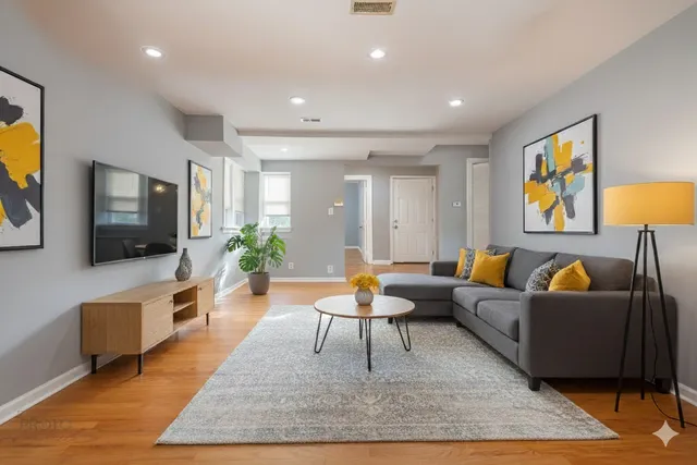 $185,000 | 3100 West Argyle Street, Unit G, Chicago, IL 60625