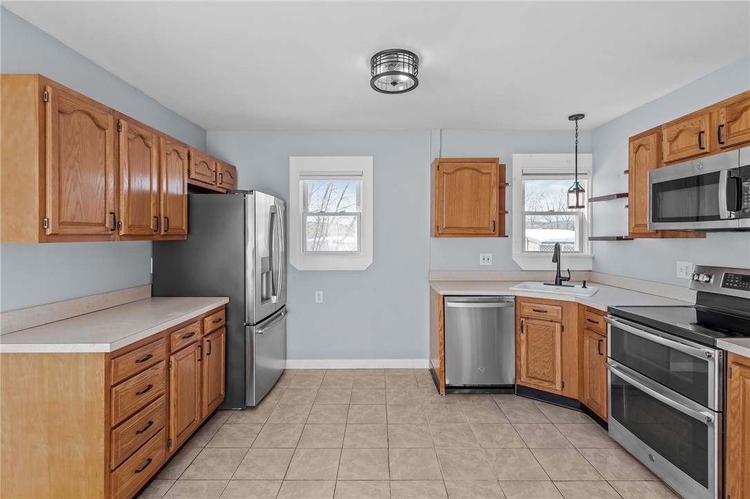 202 Phillips Street Woonsocket, RI 02895 - Photo 5 of 25