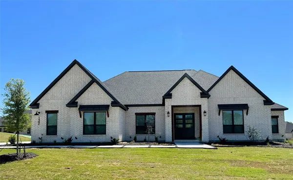 $849,900 | 132 Willow Oak Drive, Aubrey, TX 76227