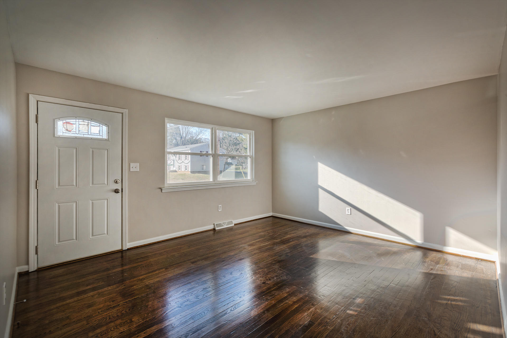 2719 Beaver Brook Road Salem, VA 24153 - Photo 13 of 25 Living Room