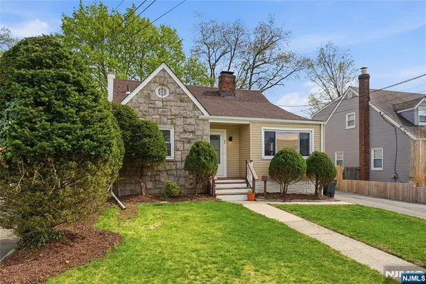 $675,000 | 55 Huntting Drive, Dumont, NJ 07628