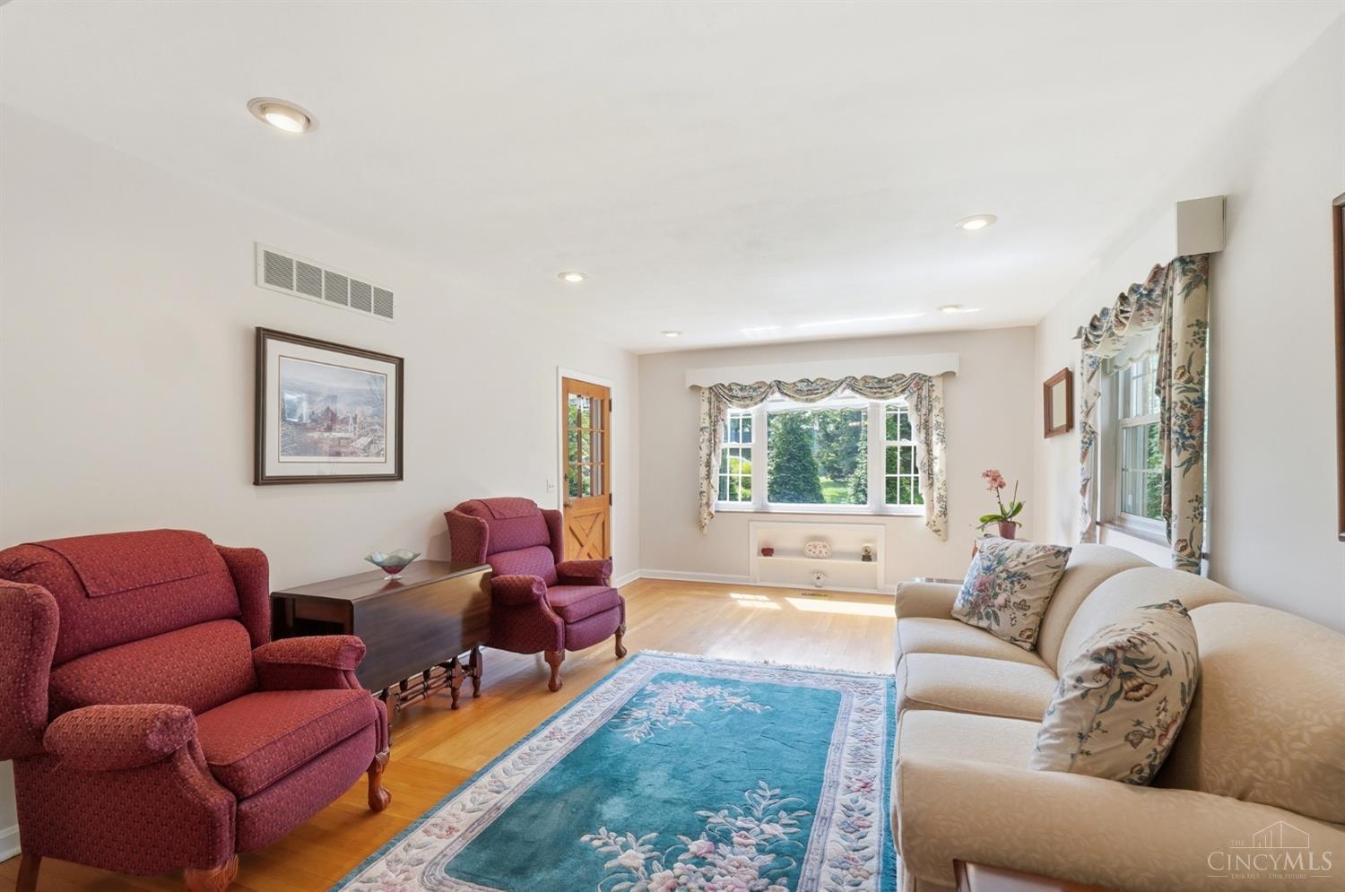 6596 Springdale Road Cincinnati, OH 45247 - Photo 6 of 81