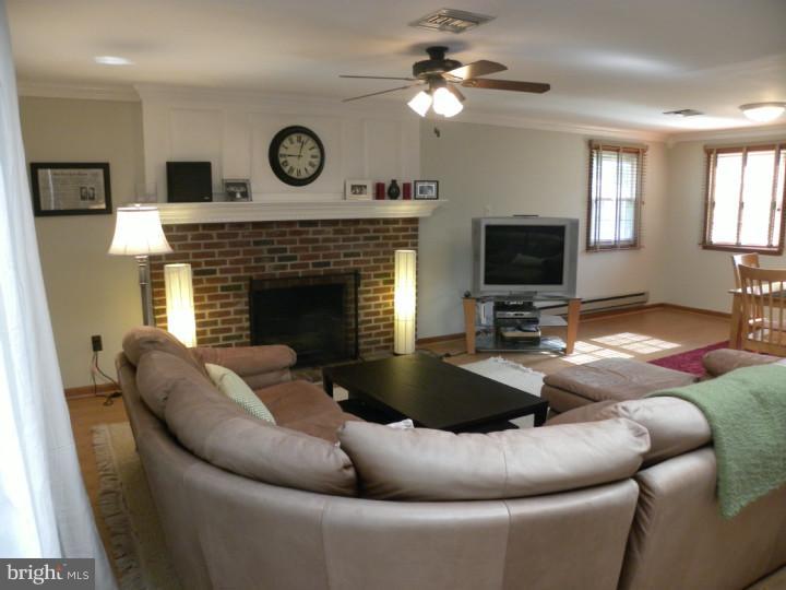 211 Woodcrest Road Media, PA 19063 - Photo 4 of 12 Family Room