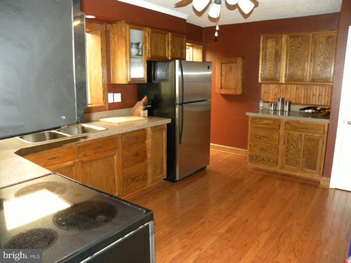 211 Woodcrest Road Media, PA 19063 - Photo 7 of 12 Kitchen