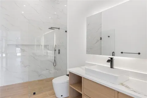 a very nice looking room with a chair