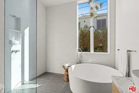 $4,650,000 | 8708 Dorrington Avenue, West Hollywood, CA 90048