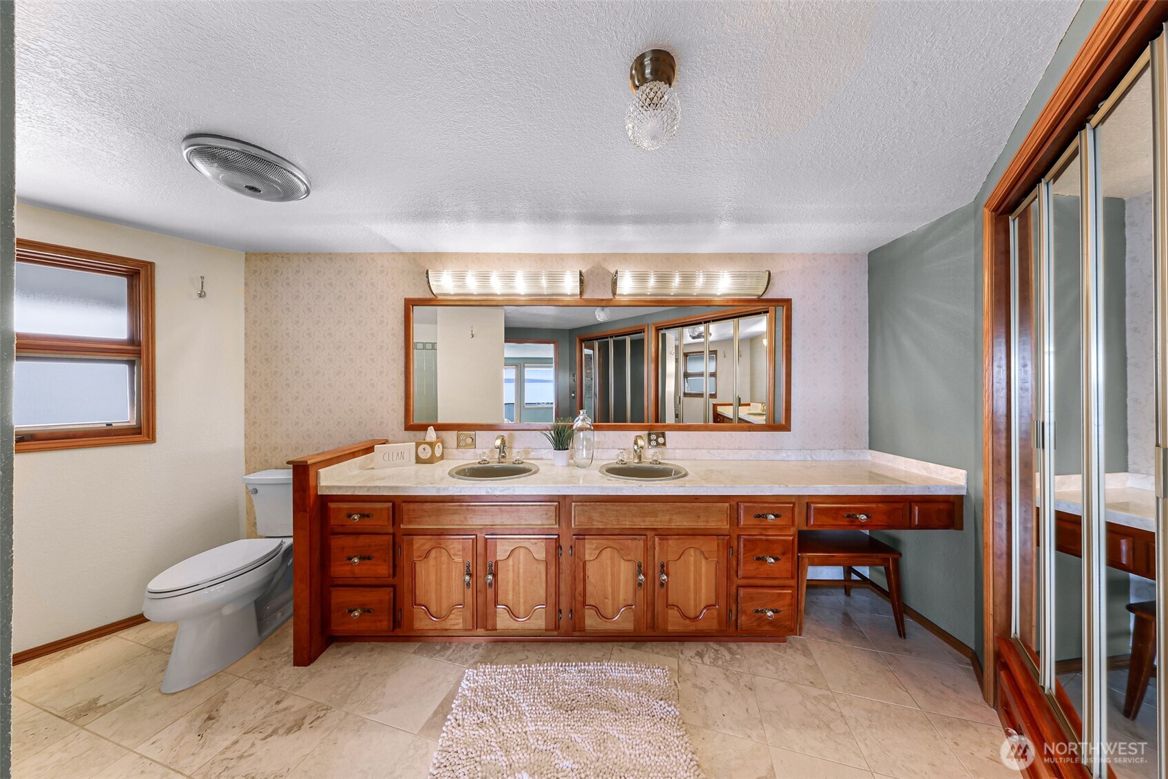 13029 Standring Lane Southwest Burien, WA 98146 - Photo 16 of 28