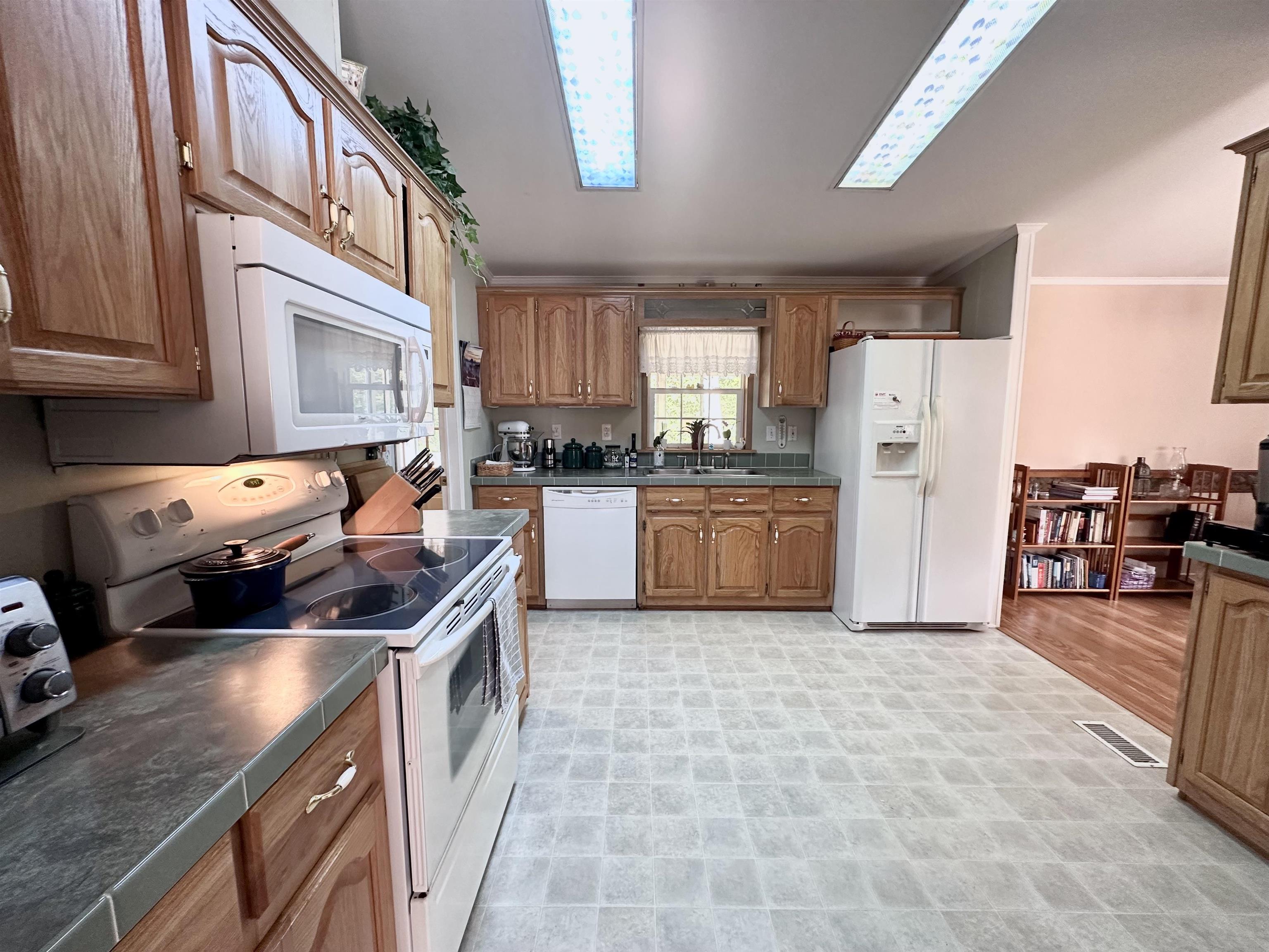 36 Murray Drive Rochester, NH 03868 - Photo 4 of 32