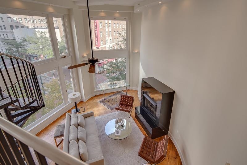 97 Monroe Avenue Memphis, TN 38103 - Photo 19 of 25 a living room with furniture and a window
