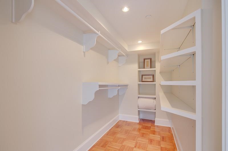 97 Monroe Avenue Memphis, TN 38103 - Photo 22 of 25 a view of an empty walk in closet