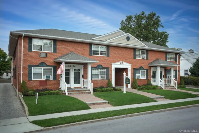 $2,815 | 64 Gibson Boulevard, Unit 1A, Valley Stream, NY 11581