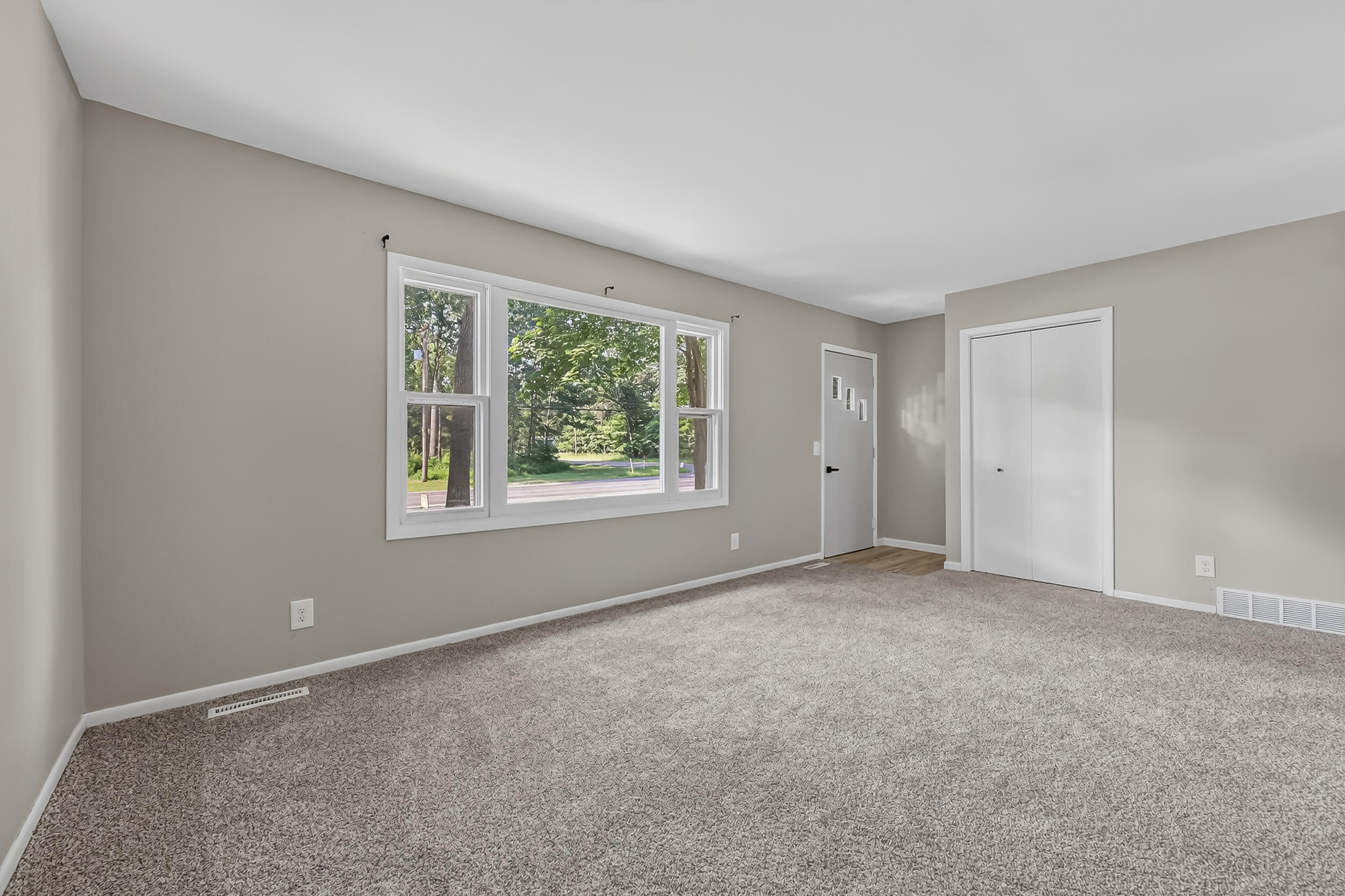 3614 Hall Road Muskegon, MI 49442 - Photo 18 of 25 hall living