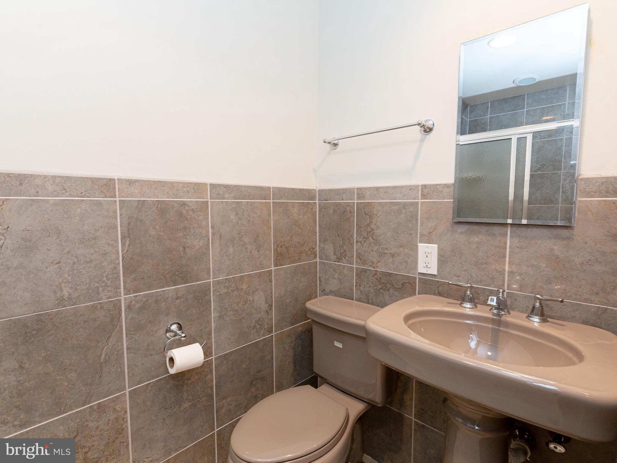 470 Ridge Lane Springfield, PA 19064 - Photo 28 of 36 Master Bath