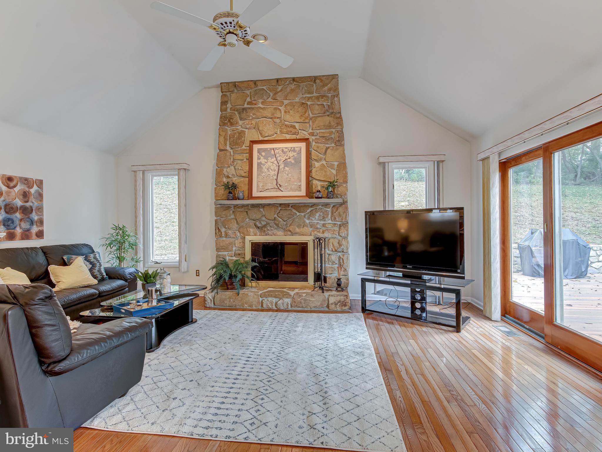470 Ridge Lane Springfield, PA 19064 - Photo 10 of 36 Family/Great Room