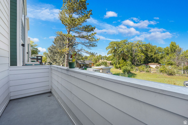 493 East Alice Way Layton, UT 84041 - Photo 25 of 31 View of balcony