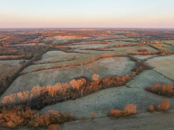 $1,165,550 | 46863 East 192nd Street, Norborne, MO 64668