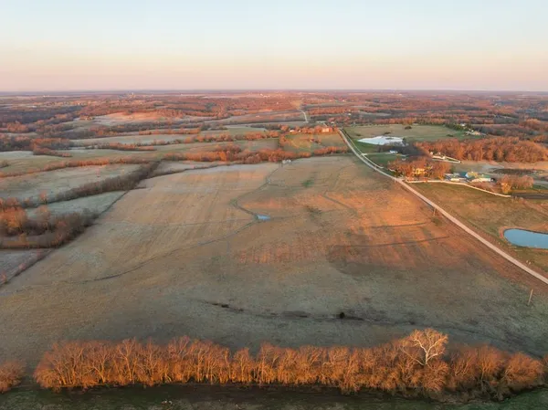 $1,165,550 | 46863 East 192nd Street, Norborne, MO 64668