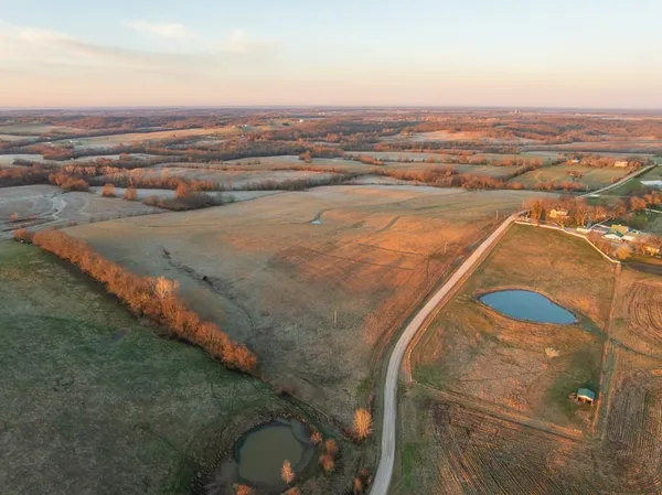 $1,165,550 | 46863 East 192nd Street, Norborne, MO 64668