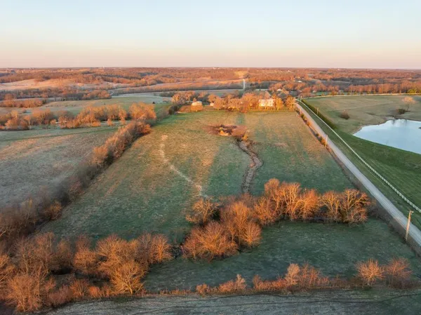 $1,165,550 | 46863 East 192nd Street, Norborne, MO 64668