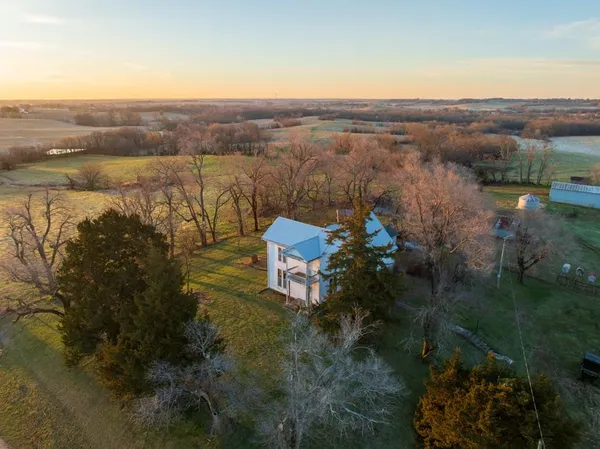 $1,165,550 | 46863 East 192nd Street, Norborne, MO 64668