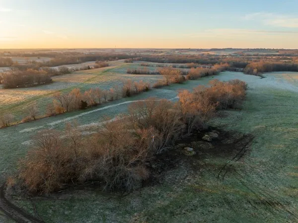 $1,165,550 | 46863 East 192nd Street, Norborne, MO 64668