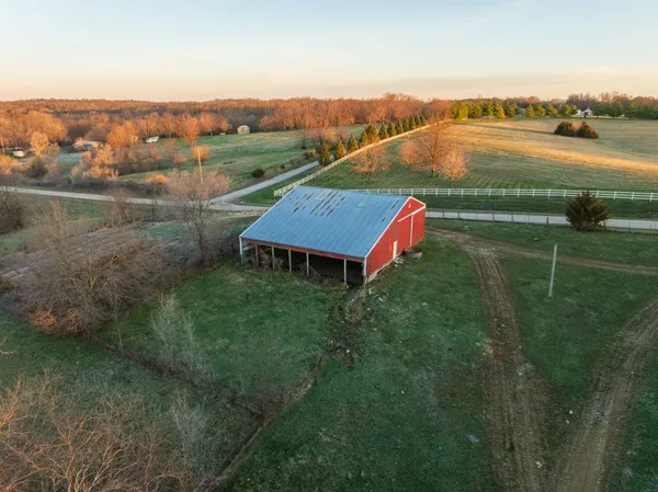 $1,165,550 | 46863 East 192nd Street, Norborne, MO 64668