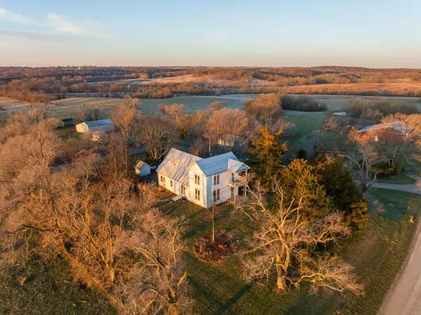 $1,165,550 | 46863 East 192nd Street, Norborne, MO 64668