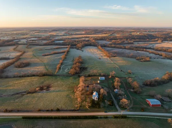 $1,165,550 | 46863 East 192nd Street, Norborne, MO 64668