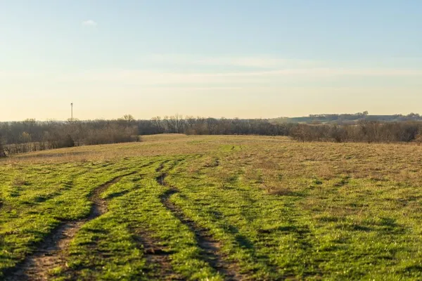 $1,165,550 | 46863 East 192nd Street, Norborne, MO 64668