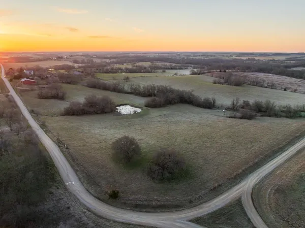 $1,165,550 | 46863 East 192nd Street, Norborne, MO 64668