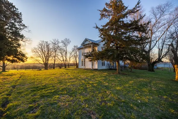 $1,165,550 | 46863 East 192nd Street, Norborne, MO 64668