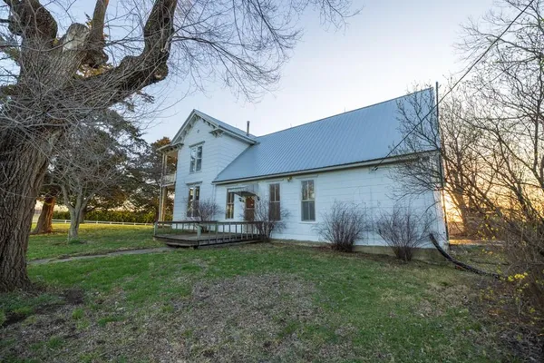 $1,165,550 | 46863 East 192nd Street, Norborne, MO 64668