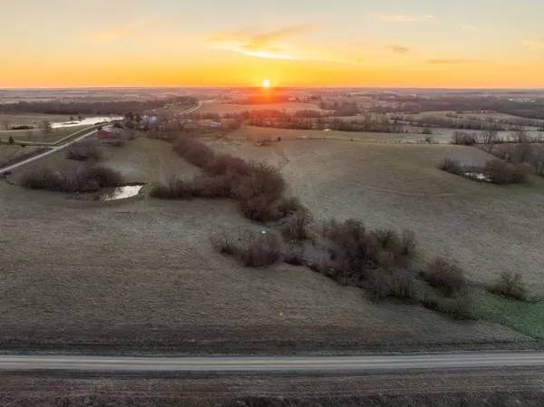 $1,165,550 | 46863 East 192nd Street, Norborne, MO 64668