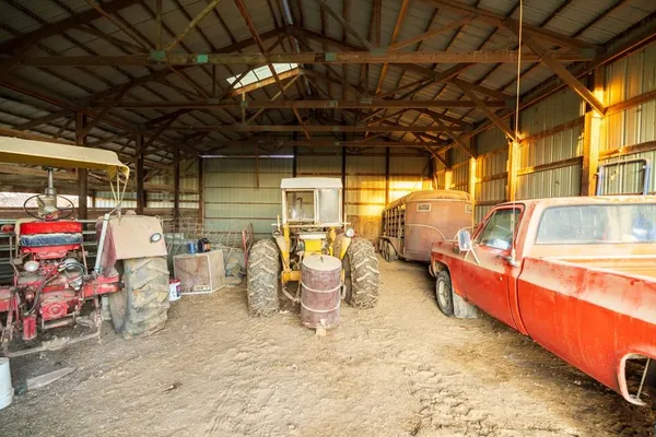 $1,165,550 | 46863 East 192nd Street, Norborne, MO 64668