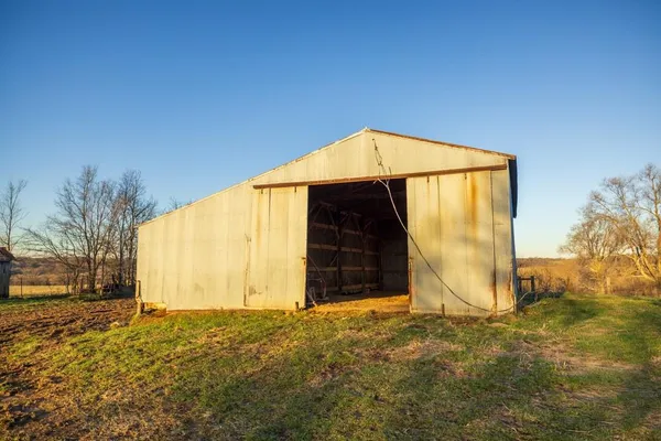 $1,165,550 | 46863 East 192nd Street, Norborne, MO 64668