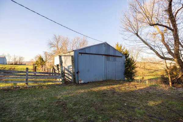 $1,165,550 | 46863 East 192nd Street, Norborne, MO 64668