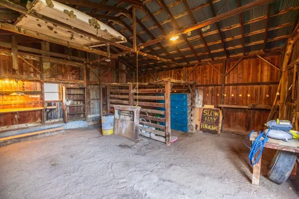 $1,165,550 | 46863 East 192nd Street, Norborne, MO 64668