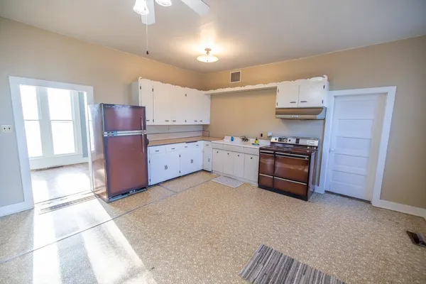 $1,165,550 | 46863 East 192nd Street, Norborne, MO 64668