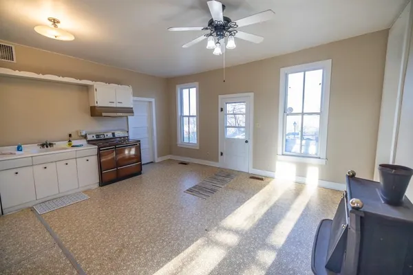 $1,165,550 | 46863 East 192nd Street, Norborne, MO 64668