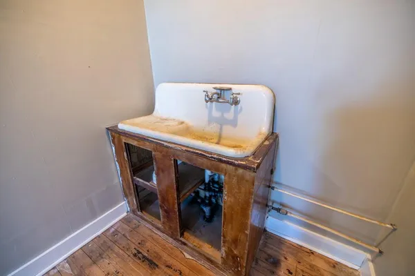 $1,165,550 | 46863 East 192nd Street, Norborne, MO 64668