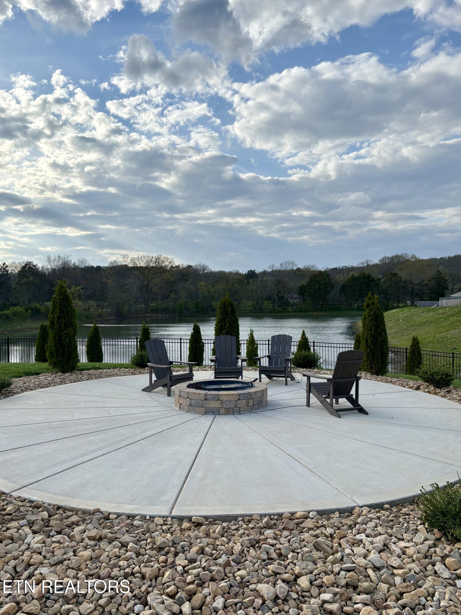 7513 Cottontail Street Corryton, TN 37721 - Photo 34 of 34 firepit area